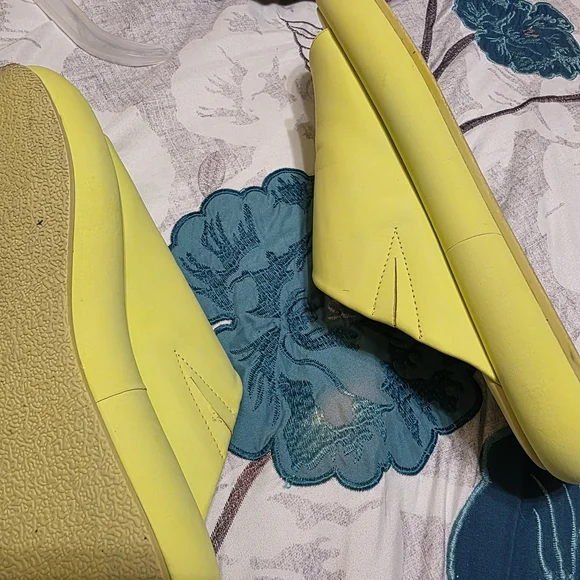 Matisse Yellow Slide Mules - Picture 6 of 7